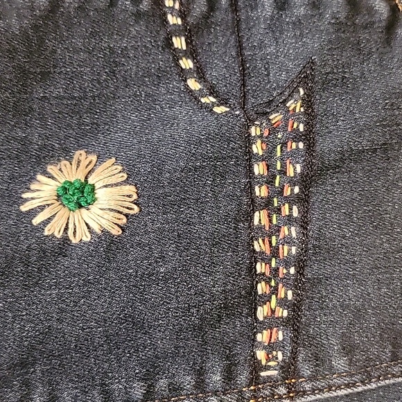 Upcycled Molly Made It curvy jeggings, floral print & embroidery blue jeans - Picture 14 of 17